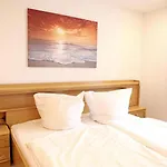 Haus-norderhoog-app-suenhair *